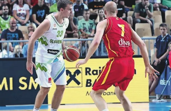 Zoran Dragić (levo), ključni junak  za uvrstitev na svetovno prvenstvo