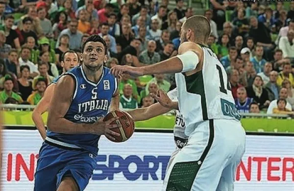 Košarkarji Litve so v zadnji četrtfinalni tekmi evropskega prvenstva v Ljubljani premagali Italijo z 81:77