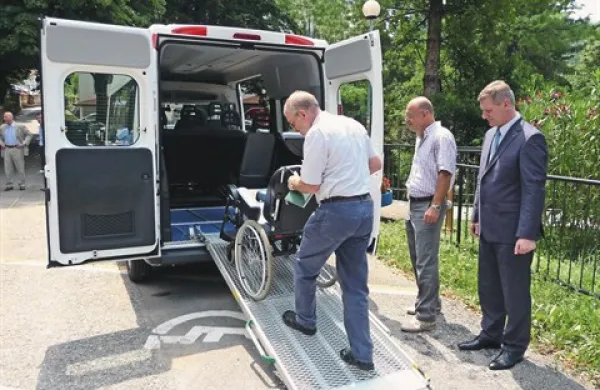 Dražje vinjete bi prizadele tudi tiste, ki prevažajo bolnike eli otroke s posebnimi potrebami