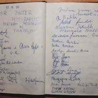 Leta 1993 je prvi v razstavišču razstavljal fotograf Tihomir Pinter, o čimer priča vpisna knjiga s številnimi podpisi udeležencev takratnega sočasnega festivala Vilenica