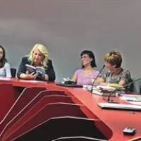 Člani in članice Slavističnega društva Koper na literarnem branju, posvečenemu 100-letnici rojstva dnevu Borisa Pahorja