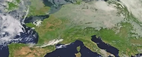 Nad nami se prehodno krepi anticiklon