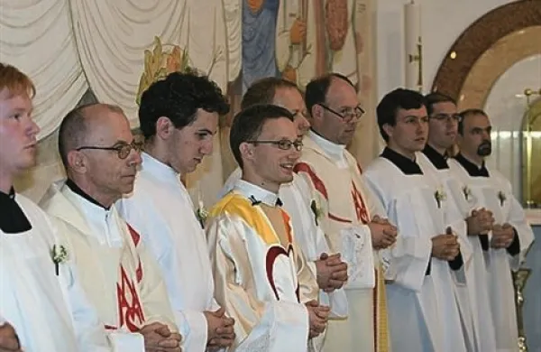 V zadnjih desetih letih  Cerkev v Sloveniji vsako leto dobi v povprečju med 10 in 15 novomašnikov (kakšno leto tudi manj), medtem ko je v letih 1991 do 2003 dobila še po okoli 20 na leto