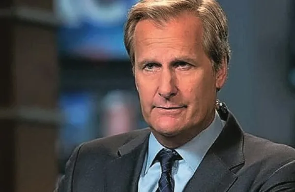 Nagrado za najboljšega glavnega igralca v dramski seriji je dobil Jeff Daniels (Uredništvo), ki se je pošalil, da mu je to precej bolj všeč, kot nagrada ameriškega upokojenskega združenja AARP