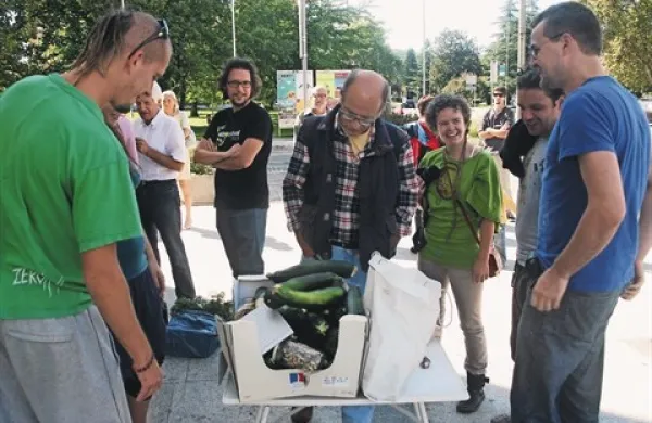 Novogoriška zelemenjava je bila tudi lepa priložnost za srečanje podobno mislečih ljudi 