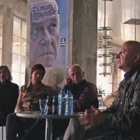 Za predstavo stoji vrhunski ustvarjalni kolektiv (z leve): Marko Japelj (scenografija), Aldo Kumar (glasba), Diana Koloini (dramaturgija), Bine Matoh (glavna vloga), (Srečko Fišer prevajalec in lektor) in režiser Janez Pipan