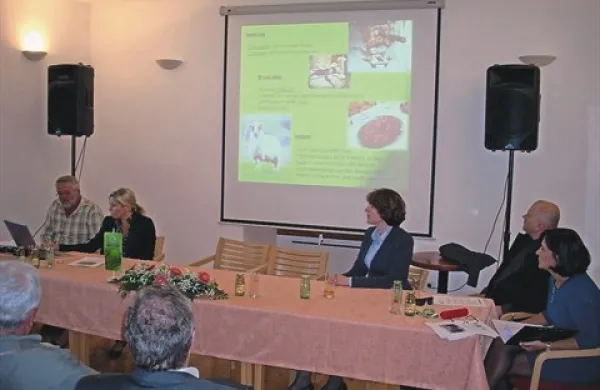 Na petkovem posvetu na gradu Prem v občini Ilirska Bistrica je Kmetijsko gozdarski zavod Nova Gorica izpostavil pomen reje avtohtonih pasem drobnice