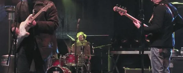 Pevec in kitarist Jure Lesar, bobnar Bogdan Sojič in basist Rok Druscovich ... 
