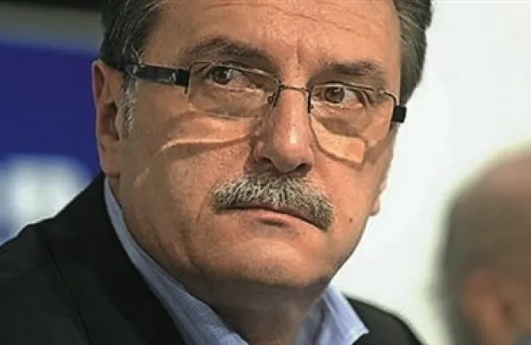 Na spletni strani najboljšega slovenskega nogometnega prvoligaša Maribora piše, da Ante Čačić ni več trener ekipe