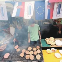 Dim, žar in vse kar sodi nanj, kot to počnejo v Miničevem na zahodu Srbije
