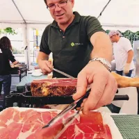 Nad balkansko invazijo z žara so Brici odgovorili s prvovrstnim pršutom in vinom