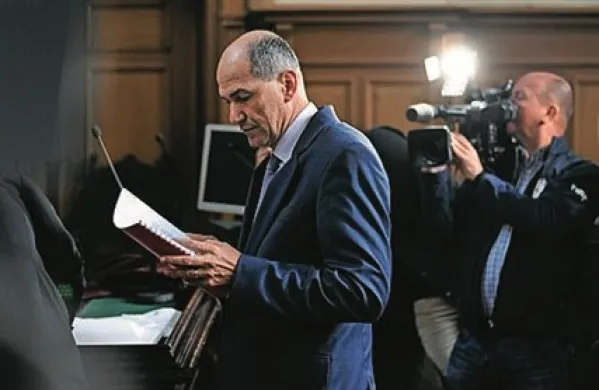 Janez Janša je sodbo označil kot sramoto za pravo, kot žalitev za zdravo pamet in slovenski jezik