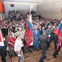 Zadružni dom v Dekanih je v soboto zvečer pokal po šivih, saj je bilo prostora za vse, ki so želeli prisostvovati slovesnosti ob 70- letnici požigalske ofenzive na slovensko Istro, krepko premalo