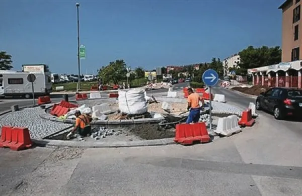 Krožišče pri pošti v Luciji naj bi zgradili do 10. oktobra 2013