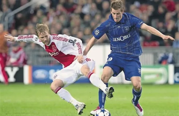 Valter Birsa (desno) je v dresu Auxerra v Amsterdamu dosegel svoj prvi in edini zadetek v ligi prvakov 