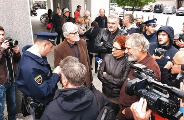 Protest zoper razprodajo  kulture