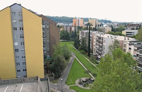 Kritike na račun ogrevanja prihajajo predvsem iz Ulice Gradnikove brigade in Cankarjeve ulice