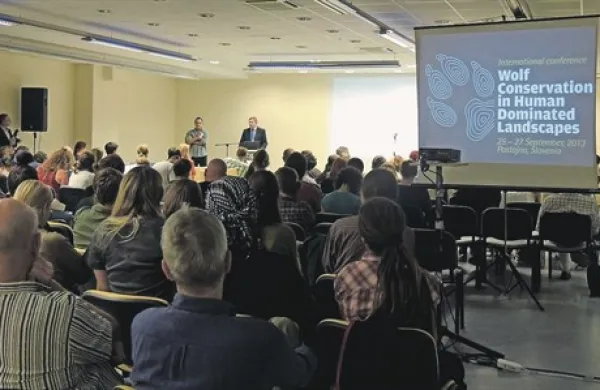Projektna skupina Slowolf je v Postojni pripravila mednarodno konferenco o varstvu volkov v kulturni krajini
