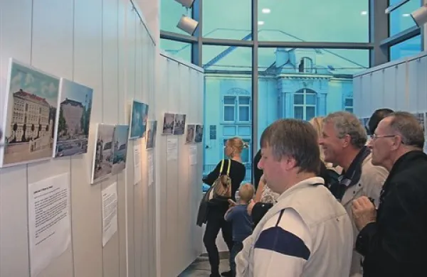 Na razstavi v galeriji Turistično informacijskega centra stare razglednice primerjajo z novimi, zdajšnjimi  fotografijami istih lokacij