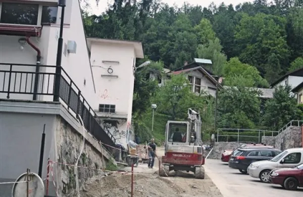 Urejanje kanalizacije po Idriji občino sili, da kupi “vso” Komunalo 
