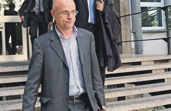 Silvan Saksida (v ospredju) in Andrej Bartolić (v ozadju) sta bila z izidom sodbe zadovoljna