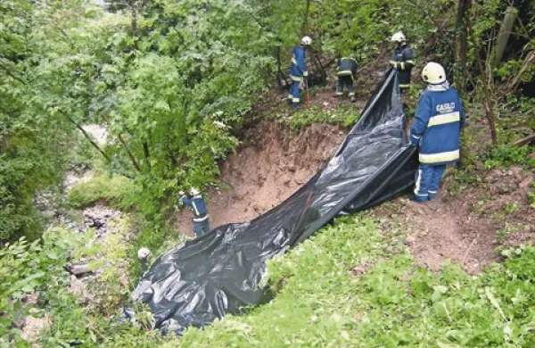 Hi&scaron;a, zgrajena na skali in ne na pesku