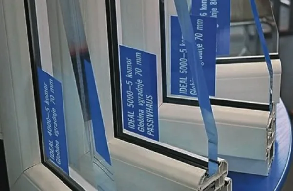 Okno mora biti povezava  z okoljem in hkrati  za&scaron;čita pred njim