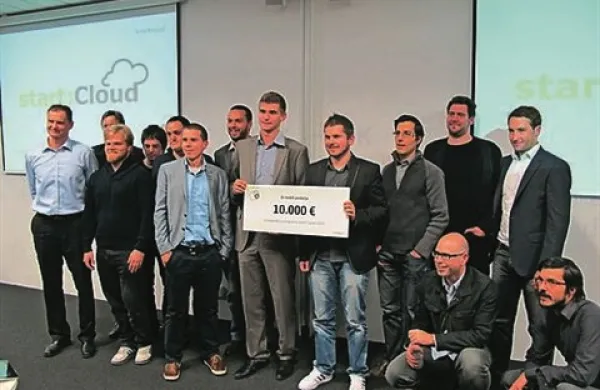 Startup ekipa Enolyse, ki razvija sistem za nadzorovanje zorenja vina na daljavo, je v četrtek na zaključku programa start:cloud 2013 v Ljubljani izmed sedmih finalistov osvojila prvo mesto in prejela glavno nagrado v višini 10.000 evrov