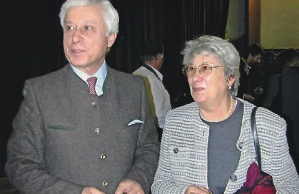 Grof Ivan Coronini, ob obisku leta 2002, s sestro Julijano, rojeno 1932, ki še danes živi v Gorici