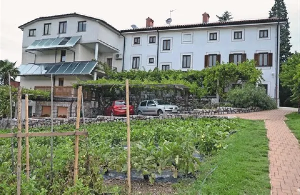 Samostan lazaristov na Mirenskem Gradu 