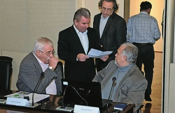 Osnutka zakonov o delu na črno in inšpekciji dela sta načeloma usklajena, odprtih naj bi bilo le nekaj malenkosti, je bilo slišati pred začetkom  seje ESS