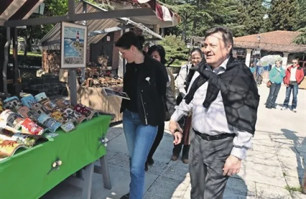Spomladi v Ankaranu še z roko v roki ...