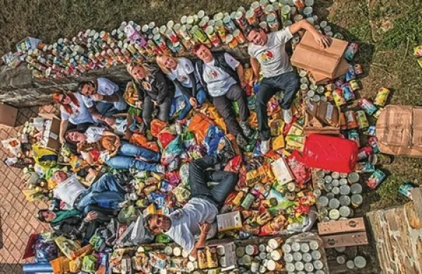Obalno zavetišče je bogatejše za štiri tone mačje in pasje hrane