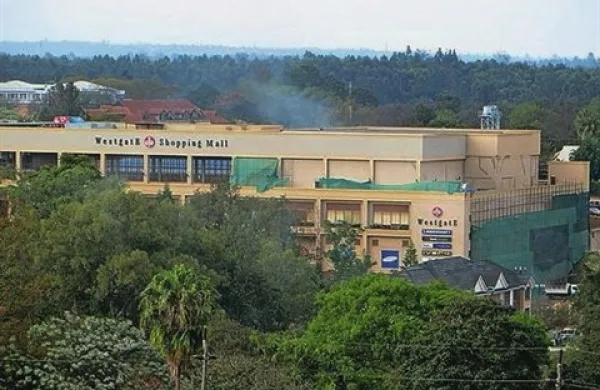 Kenijska policija je danes sporočila, da je bilo napadalcev, ki so konec septembra v nakupovalnem središču Westgate v Nairobiju ubili 67 ljudi, le med štiri in šest in ne med 10 in 15, kot so sprva domnevali
