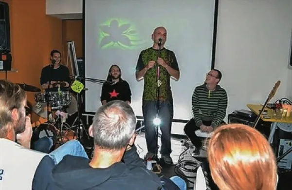 Toxinovci so v četrtek odigrali tudi krajši akustični koncert