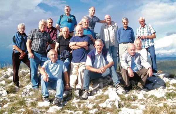 Sošolci kovinarji iz letnika 1963/64 na vrhu Sabotina