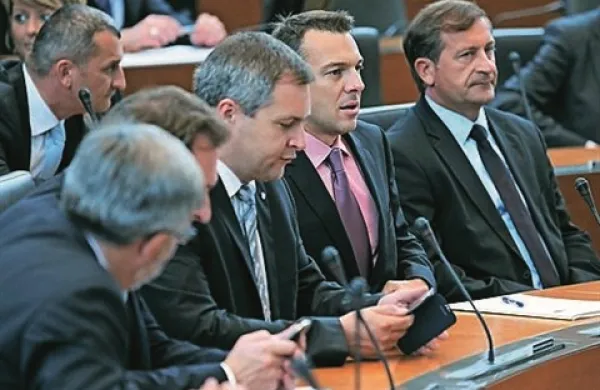 Proračun za prihodnji dve leti Slovenijo pelje v smer fiskalne stabilizacije, je danes v DZ zatrdil finančni minister Uroš Čufer