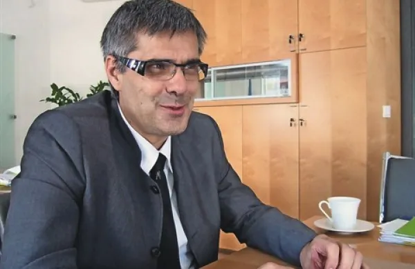 Dorjan Marušič: ”Mrežo imamo, z vsemi znanimi odkloni, ki povzročajo neenakost v dostopnosti. Namesto klicateljev po mreži potrebujemo predloge popravkov.” 