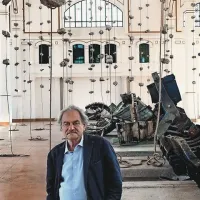 Jannis Kounellis v  Trstu pred istoimensko postavitvijo