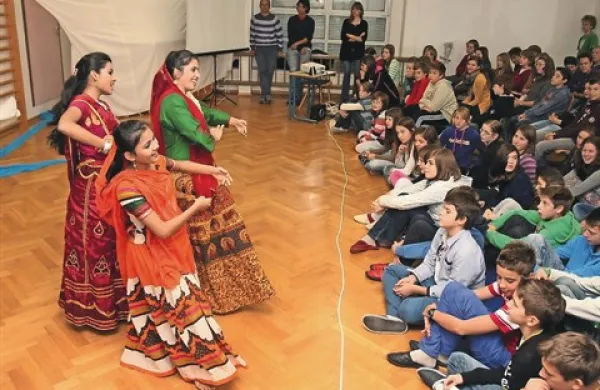 Mladi Kraševci se te dni družijo s svojimi sovrstniki iz Indije