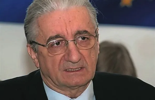 Zagreb ima rakete, ki jih lahko izstreli na Beograd. Hrvaški predsednik Franjo Tuđman  jih je pripravljen uporabiti, če bo srbski predsednik Slobodan Milošević poslal vojsko na pomoč hrvaškim Srbom v primeru napada hrvaške vojske, je 21. julija 1995
