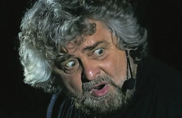 Voditelj italijanskega opozicijskega gibanja Pet zvezd Beppe Grillo je na blogu opozoril, da Italija ne more več odpirati vrat migrantom