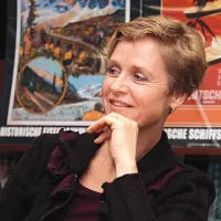 Nataša Konc Lorenzutti: “Človek, ki ni zasvojljiv, se ne naveže na nekoga, ki je zasvojen. To dvoje gre skupaj, se medsebojno napaja. In v  takem primeru ni nihče zgolj žrtev ali zgolj rabelj.”