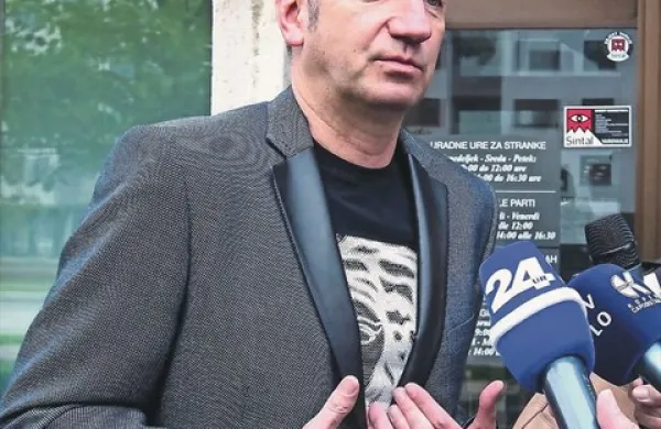 Koprski župan Boris Popovič, ki je odvetnico Nino Zidar Klemenčič ovadil zaradi suma napeljevanja k zlorabi položaja, ta pa ga je nato ovadila zaradi krive ovadbe, vztraja pri svojih trditvah
