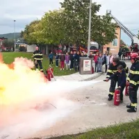 &Scaron;olarji in krajani na obisku pri  gasilcih