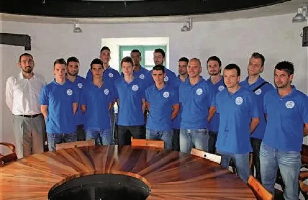 Odbojkarji Salonita so na uvodni tekmi želeli zmagati, a so jim načrte prekrižale poškodbe