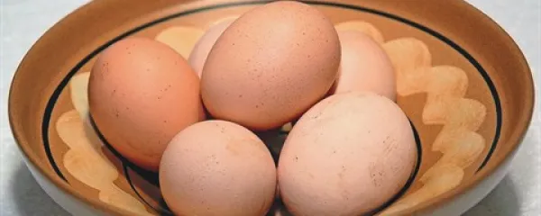 Jajca je dobro kombinirati z živili, ki imajo veliko vlaknin in vitamina C