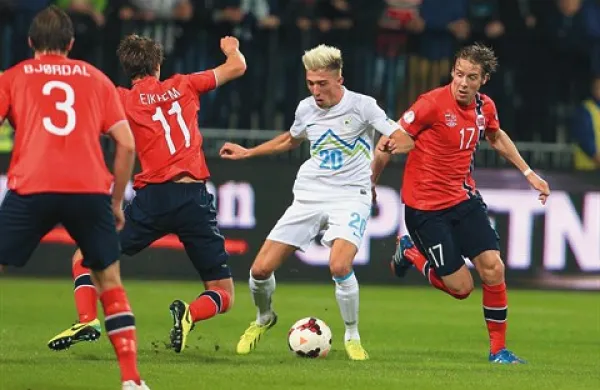 Proti Norvežanom je bil glavni kreator slovenske igre  Kevin Kampl (št. 20)
