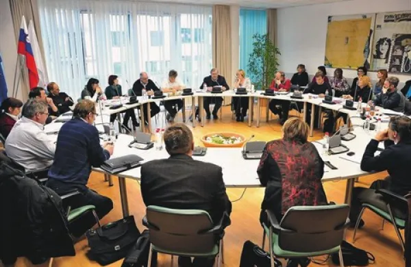 Zaradi spremembe občinskega statuta bodo v naslednjem mandatnem obdobju vrste divaških občinskih svetnikov skrčene za vsaj štiri kandidate