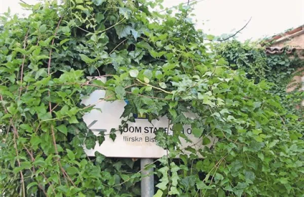 Dom za starej&scaron;e občane: na levo ali na desno?